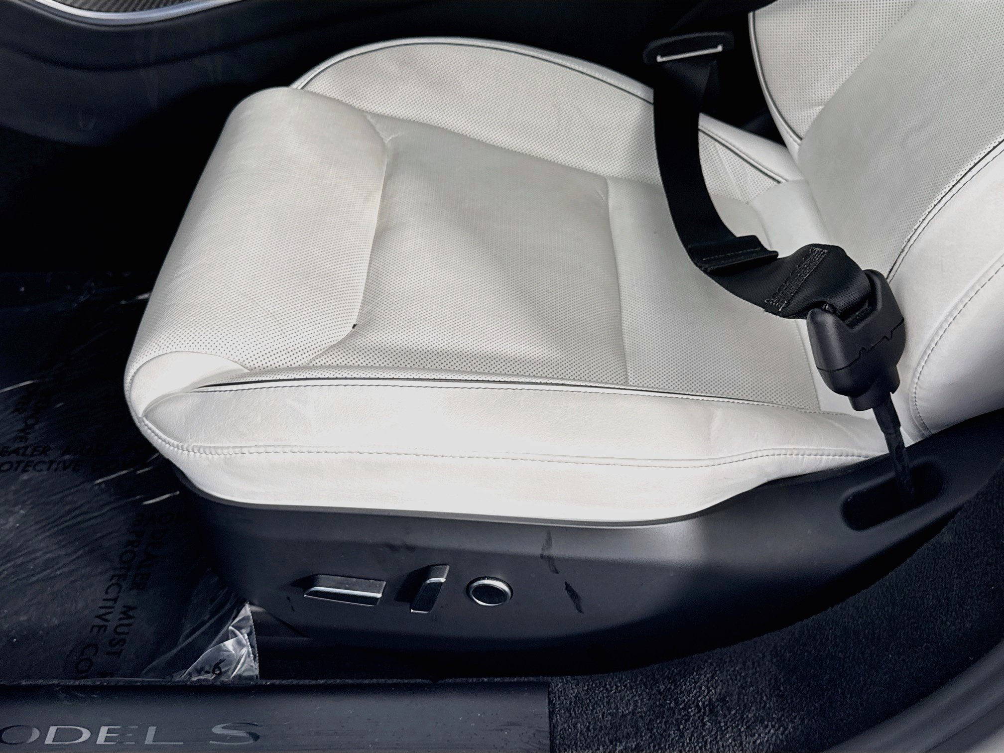 Used 2022  Tesla Plaid image 22