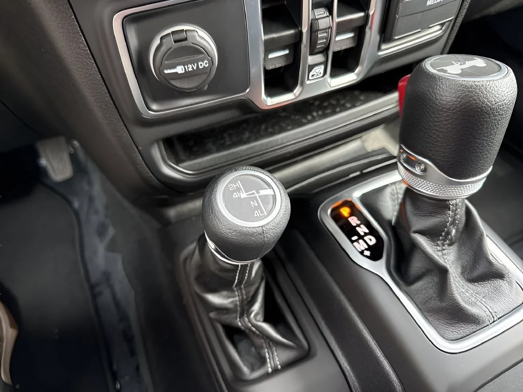 Used 2025 White Jeep Sport S image 23