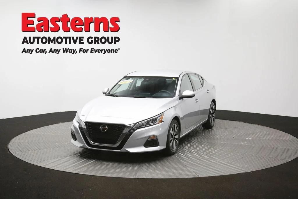 Used 2022 Silver Nissan 2.5 SV image 54