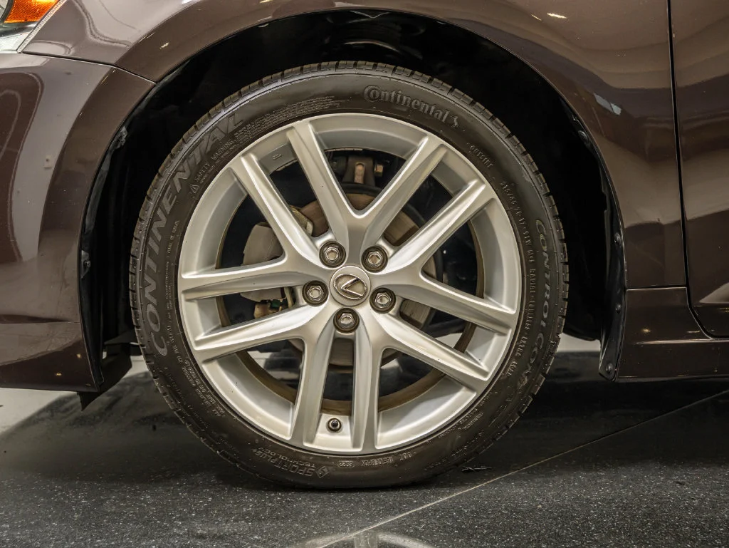 Used 2014 Pearl Lexus 200h image 13