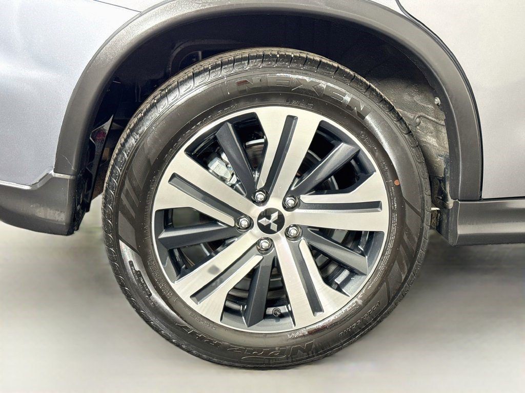 Used 2026 Alloy Silver Metallic Mitsubishi ES image 28