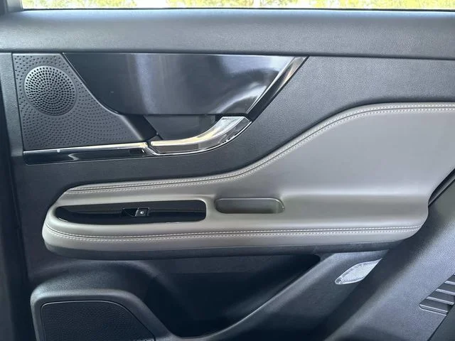 2026 Lincoln Corsair Premiere - Photo 14