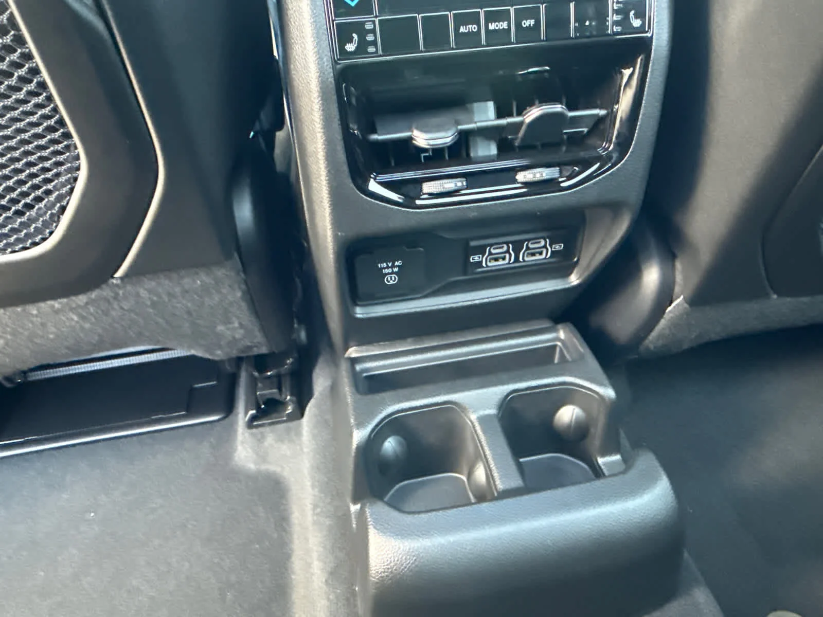 New 2025 Silver Zynith Exterior Paint Jeep Limited image 25