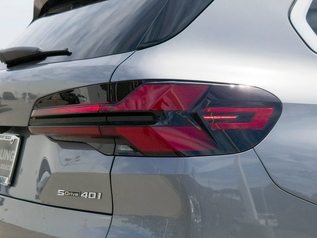 New 2026 Skyscraper Grey Metallic BMW sDrive40i image 4