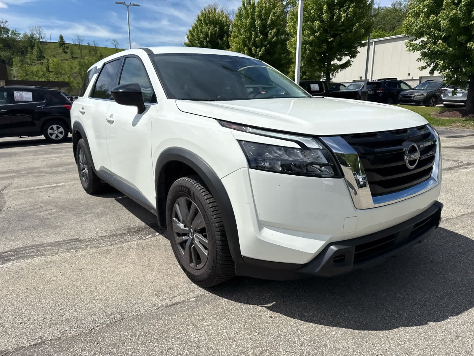 2024 Nissan Pathfinder S 4WD's photo