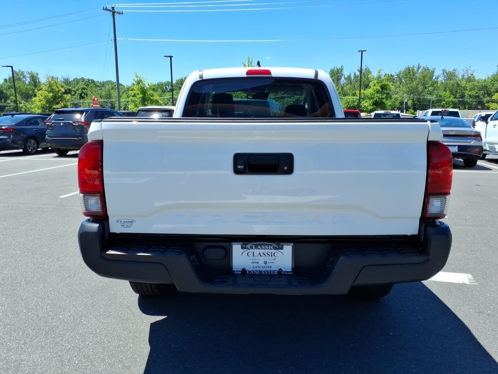 Used 2022 White Toyota SR image 15