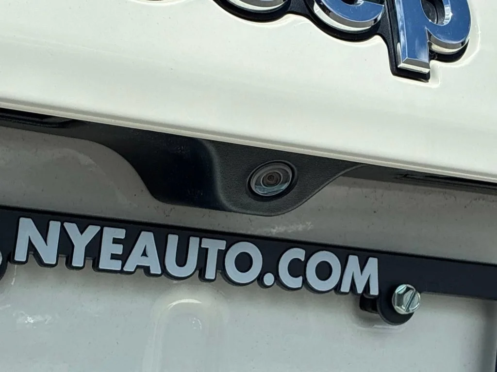 Used 2019 White Clearcoat Jeep Latitude image 46