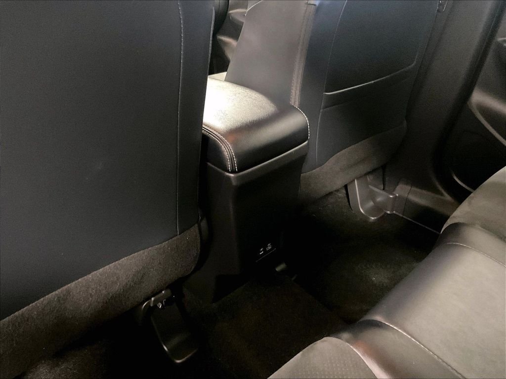 Used 2024 Silver Mitsubishi SE image 27