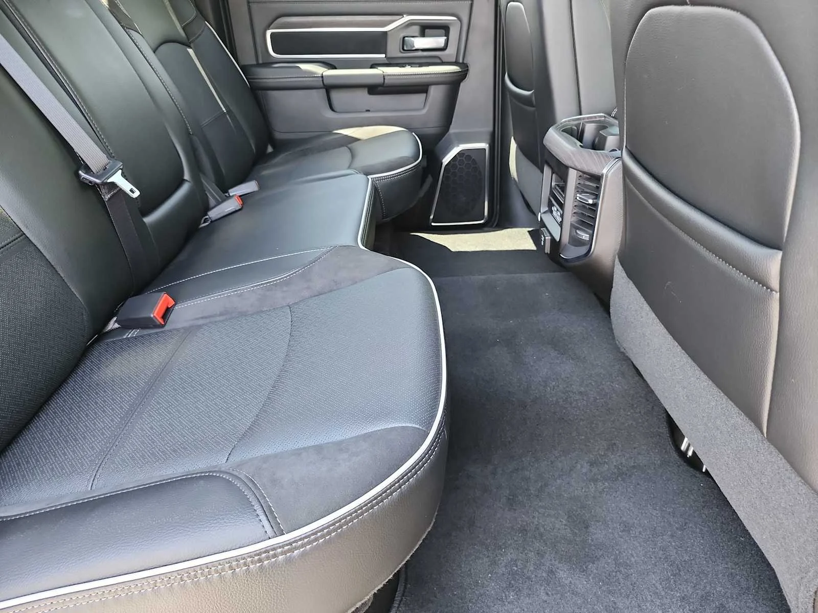 2026 RAM 2500 Laramie - Photo 17