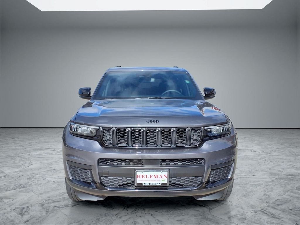 Used 2023 Gray Jeep Altitude image 2