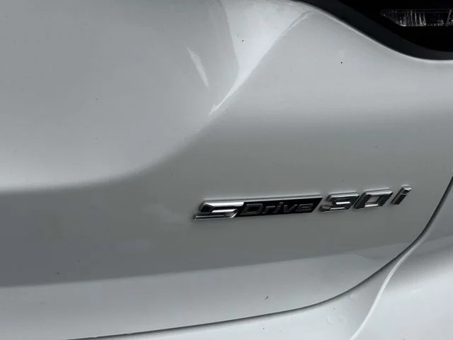 Used 2022 White BMW sDrive30i image 15