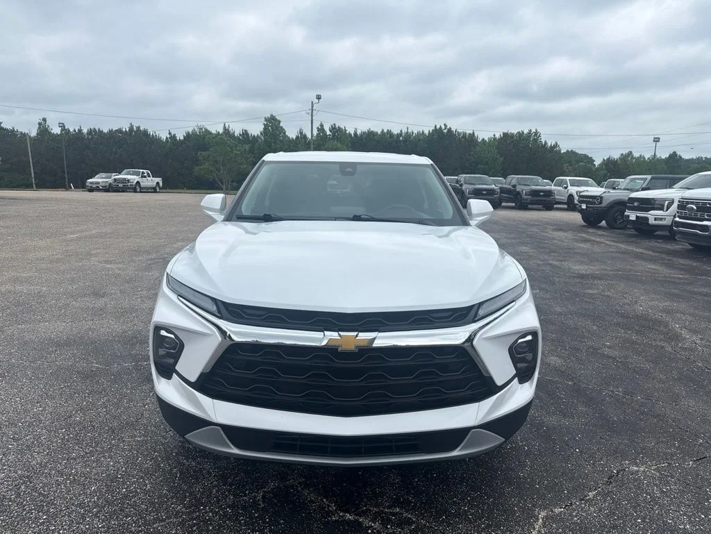 Used 2025 White Chevrolet LT image 16