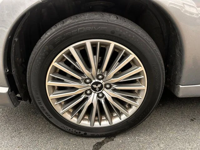 Used 2022  Mitsubishi  image 32