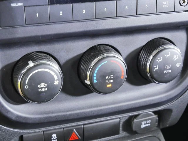 Used 2015 Gray Jeep Altitude image 29