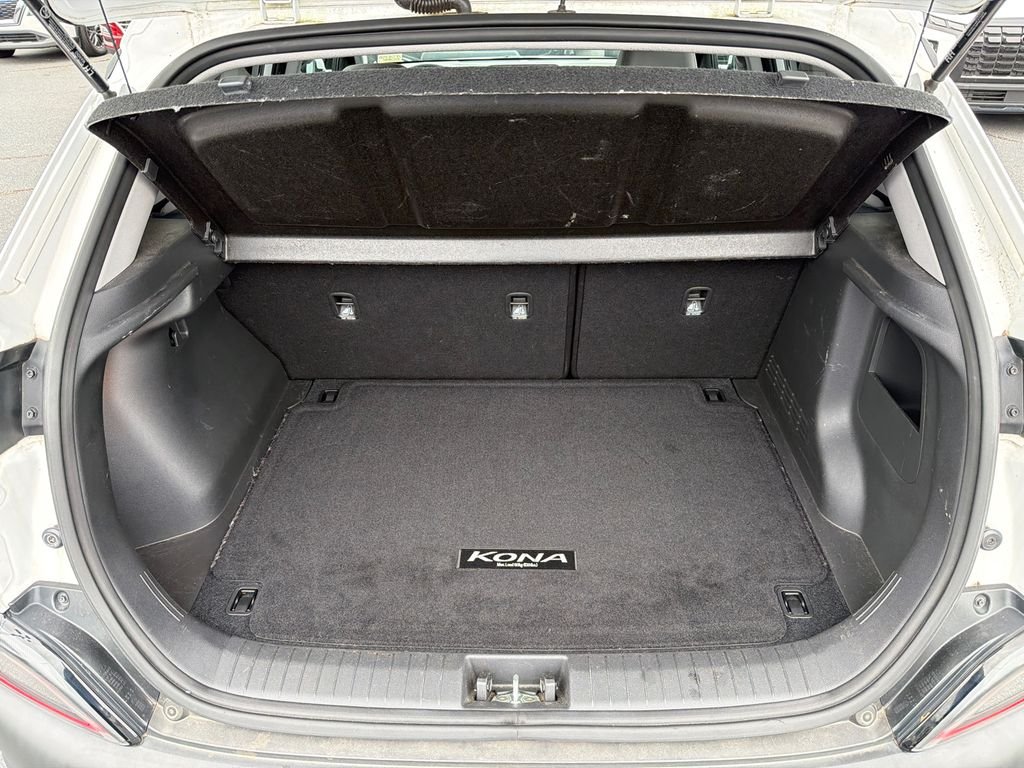 Used 2023 White Hyundai SEL image 18