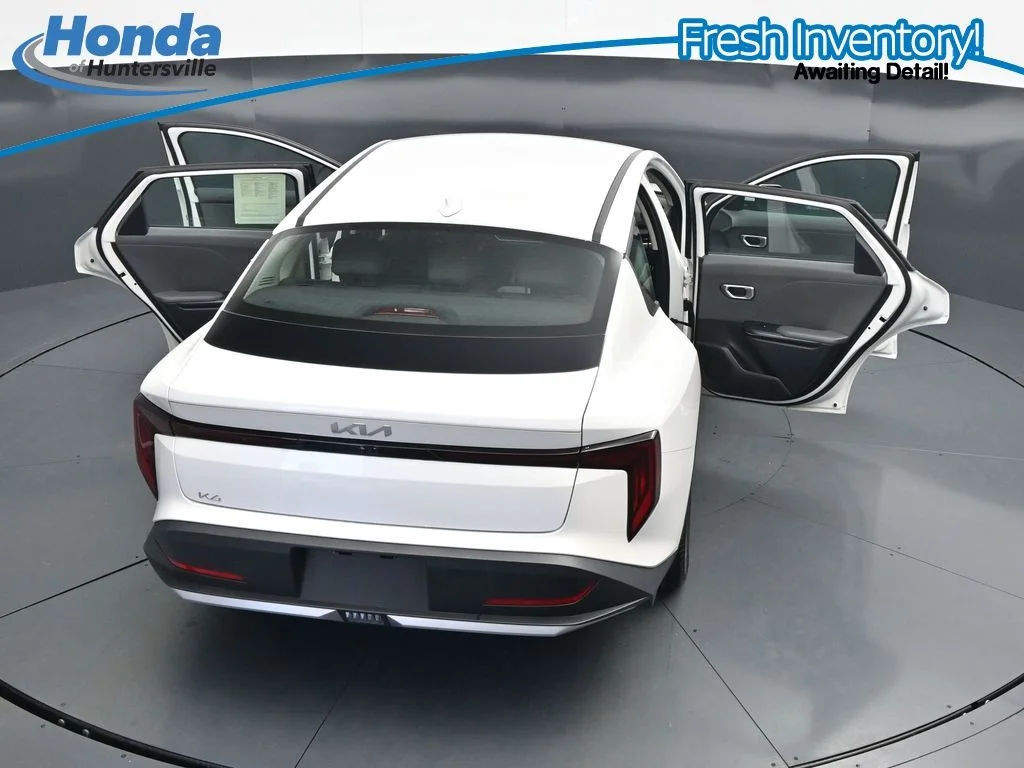 2025 Kia K4 LXS - Photo 37