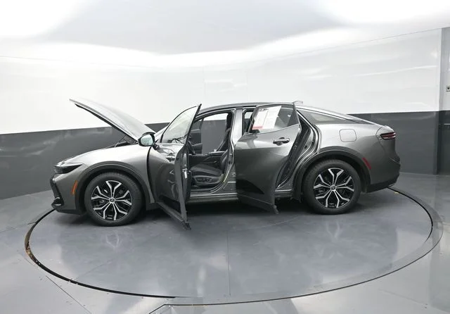 Used 2023  Toyota XLE image 41