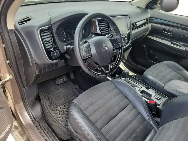 Used 2019 Brown Mitsubishi SE image 16