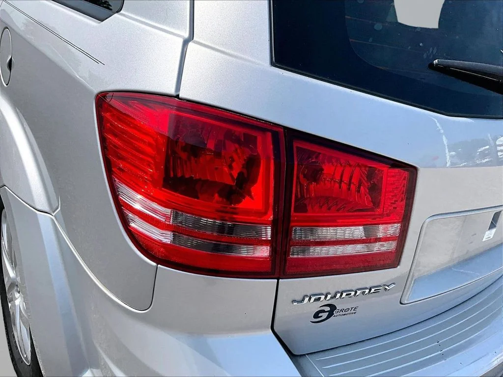 Used 2013 Silver Dodge SE image 32