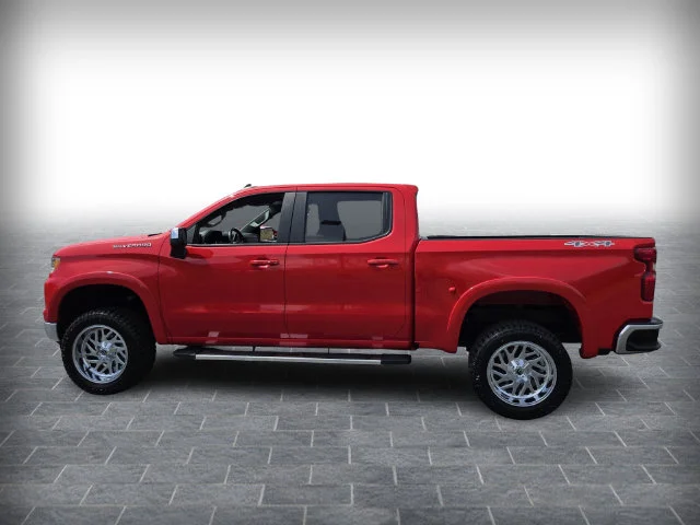 Used 2025 Red Chevrolet LT image 4