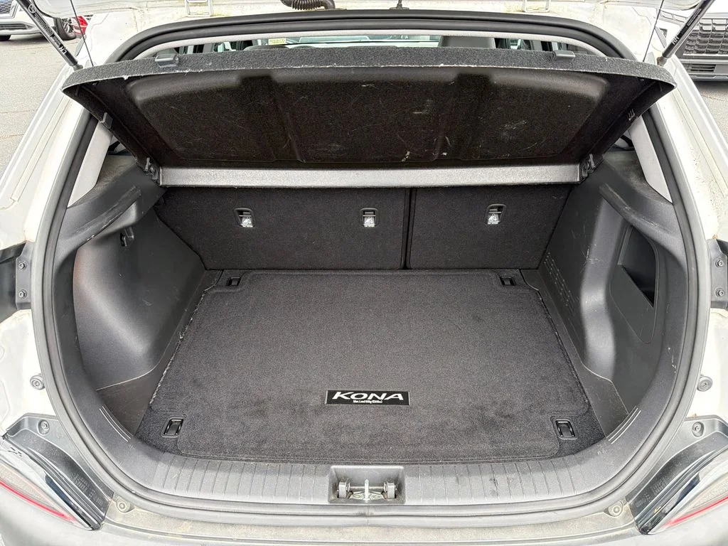 Used 2023 White Hyundai SEL image 18