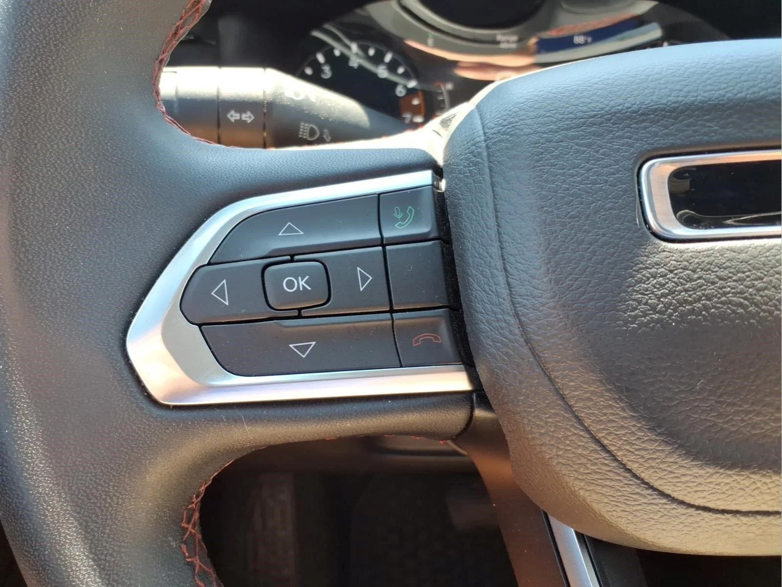 Used 2025 Bright White Clearcoat Jeep Trailhawk image 21