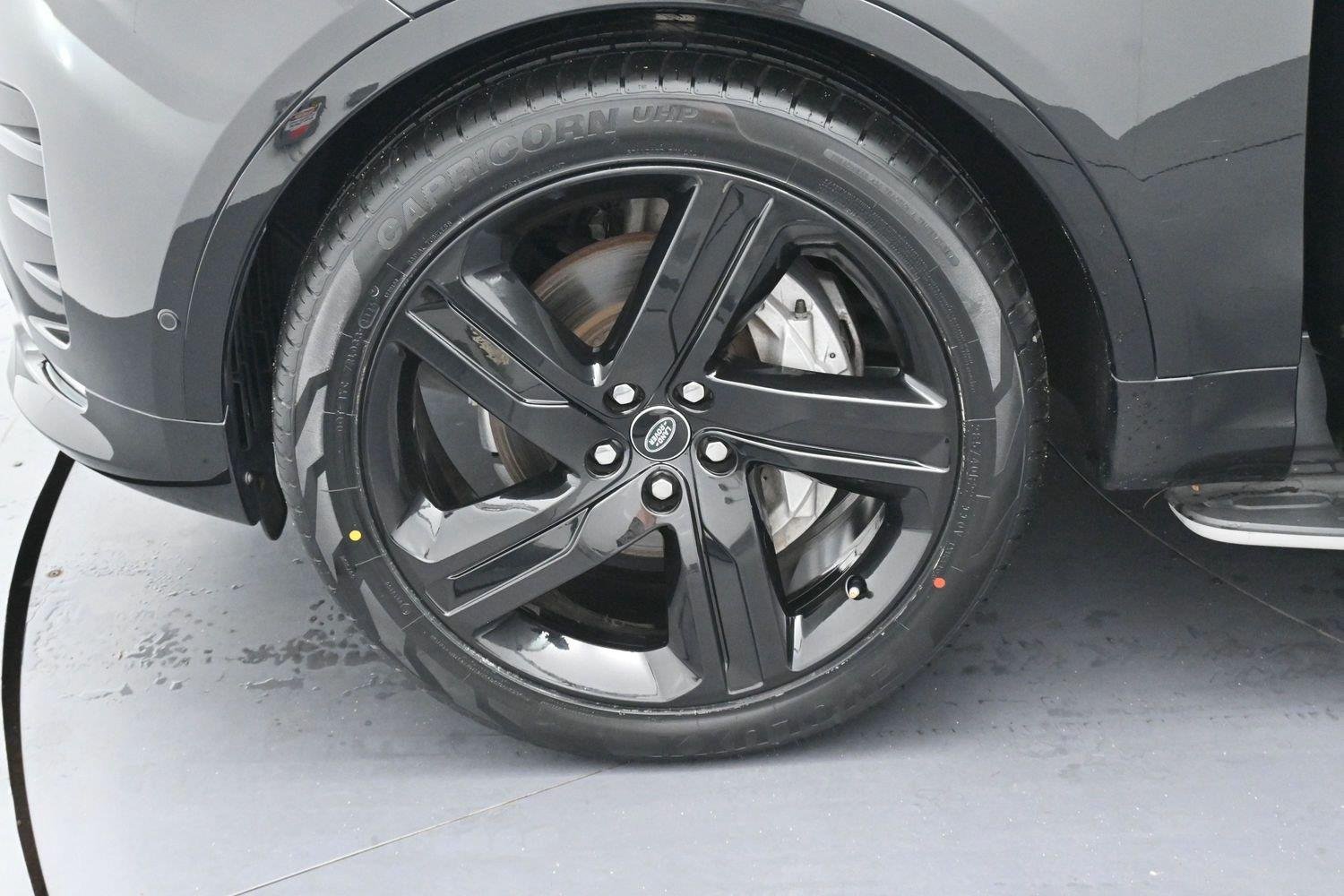 Used 2023 Black Land Rover S R-Dynamic image 44