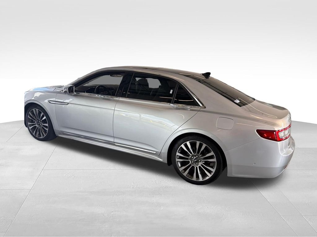 Used 2019 Silver Lincoln Reserve image 3