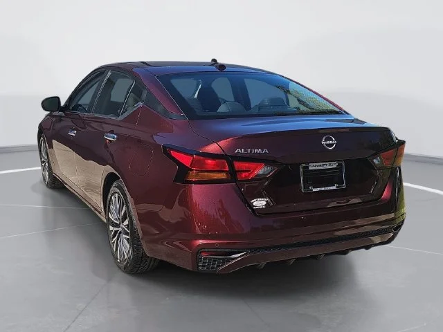Used 2025 Red Nissan 2.5 SV image 5