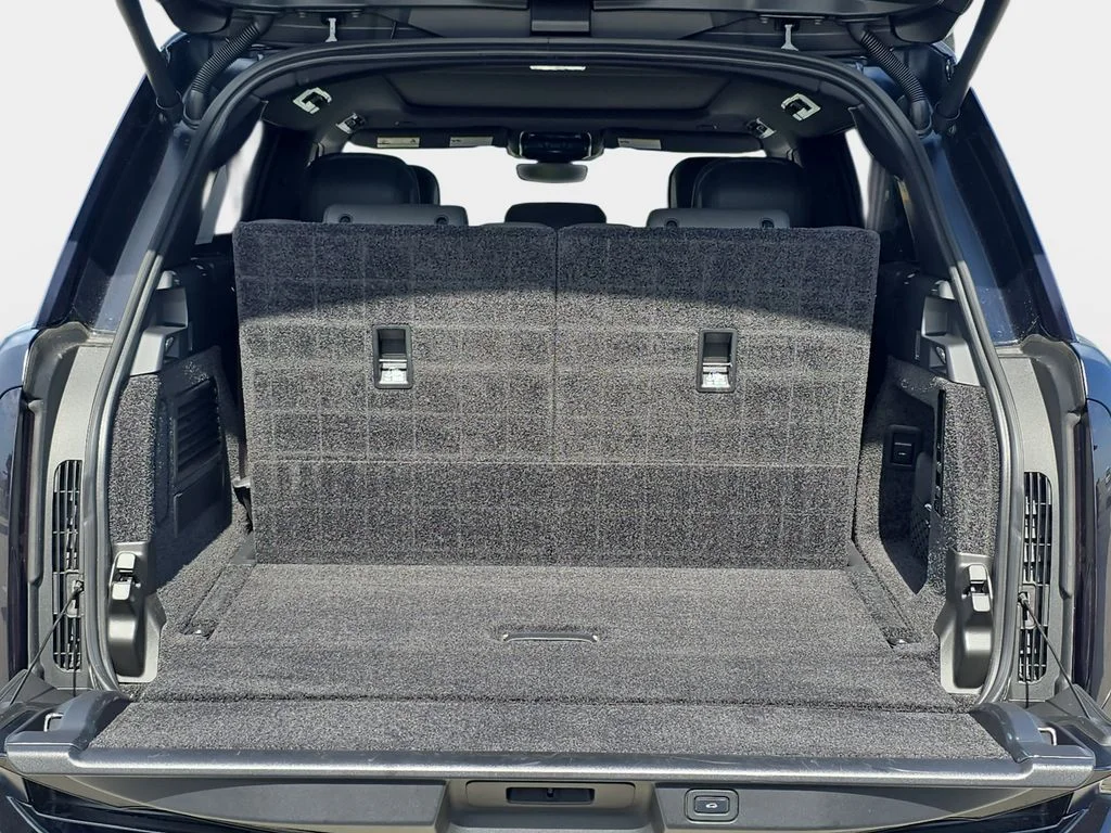 Certified Used 2023 Black Land Rover SE image 15