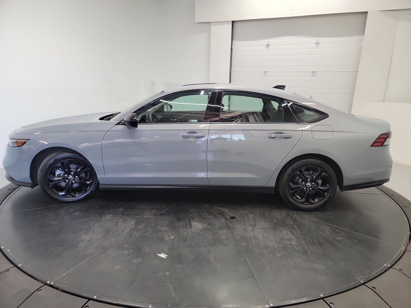 Certified Used 2025 Urban Gray Pearl Honda SE image 5