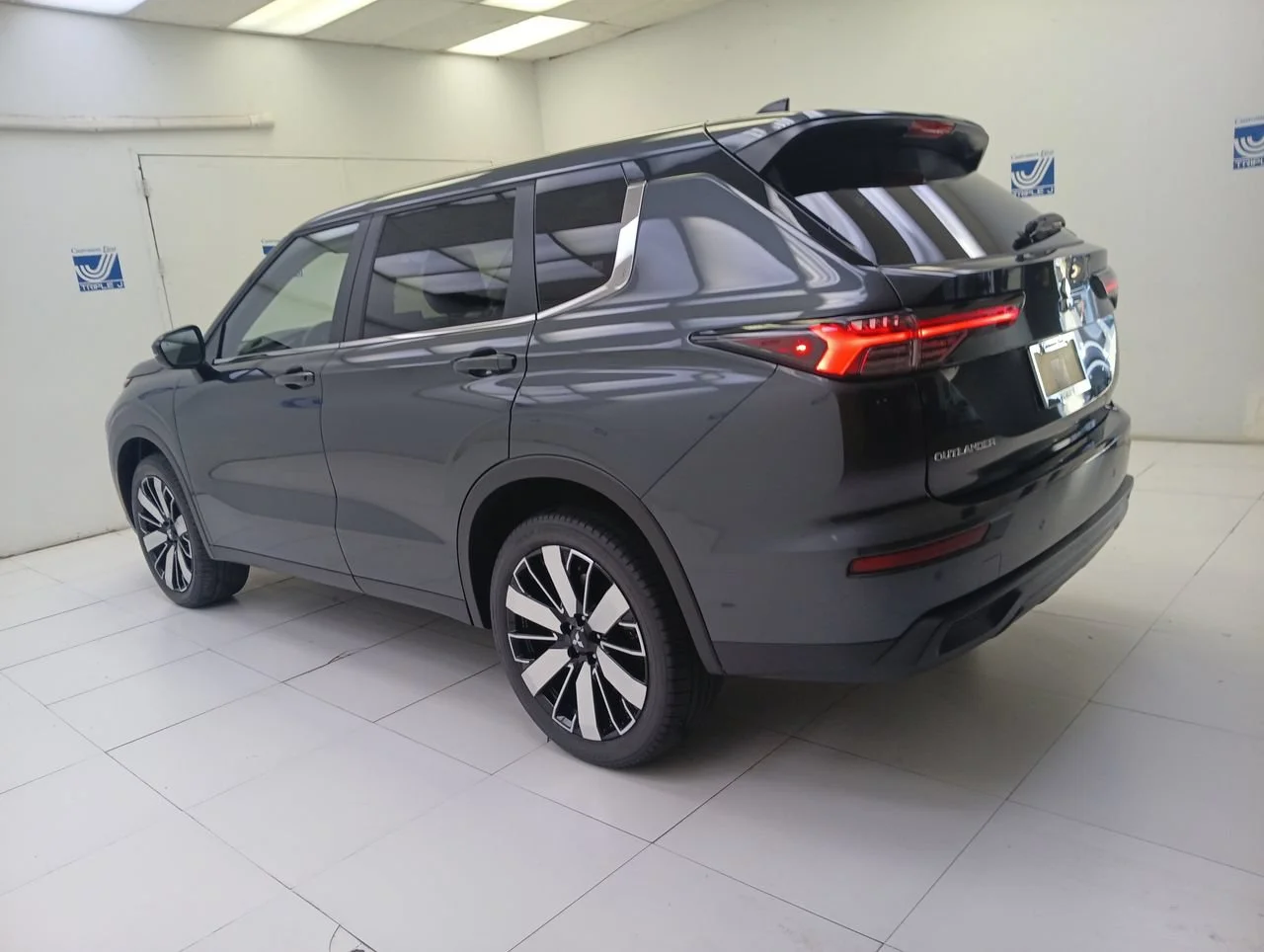 New 2026 Graphite Gray Mitsubishi ES image 6