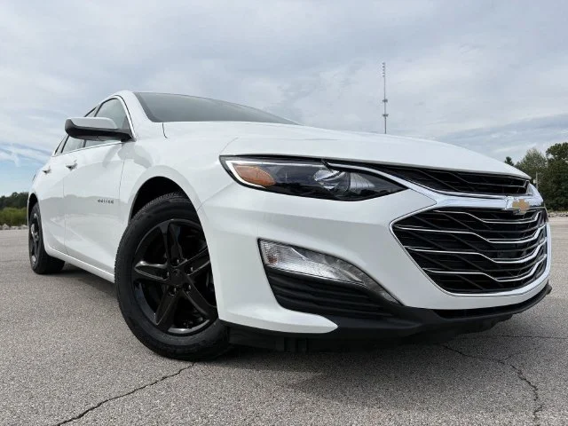 Used 2024 White Chevrolet LT image 19