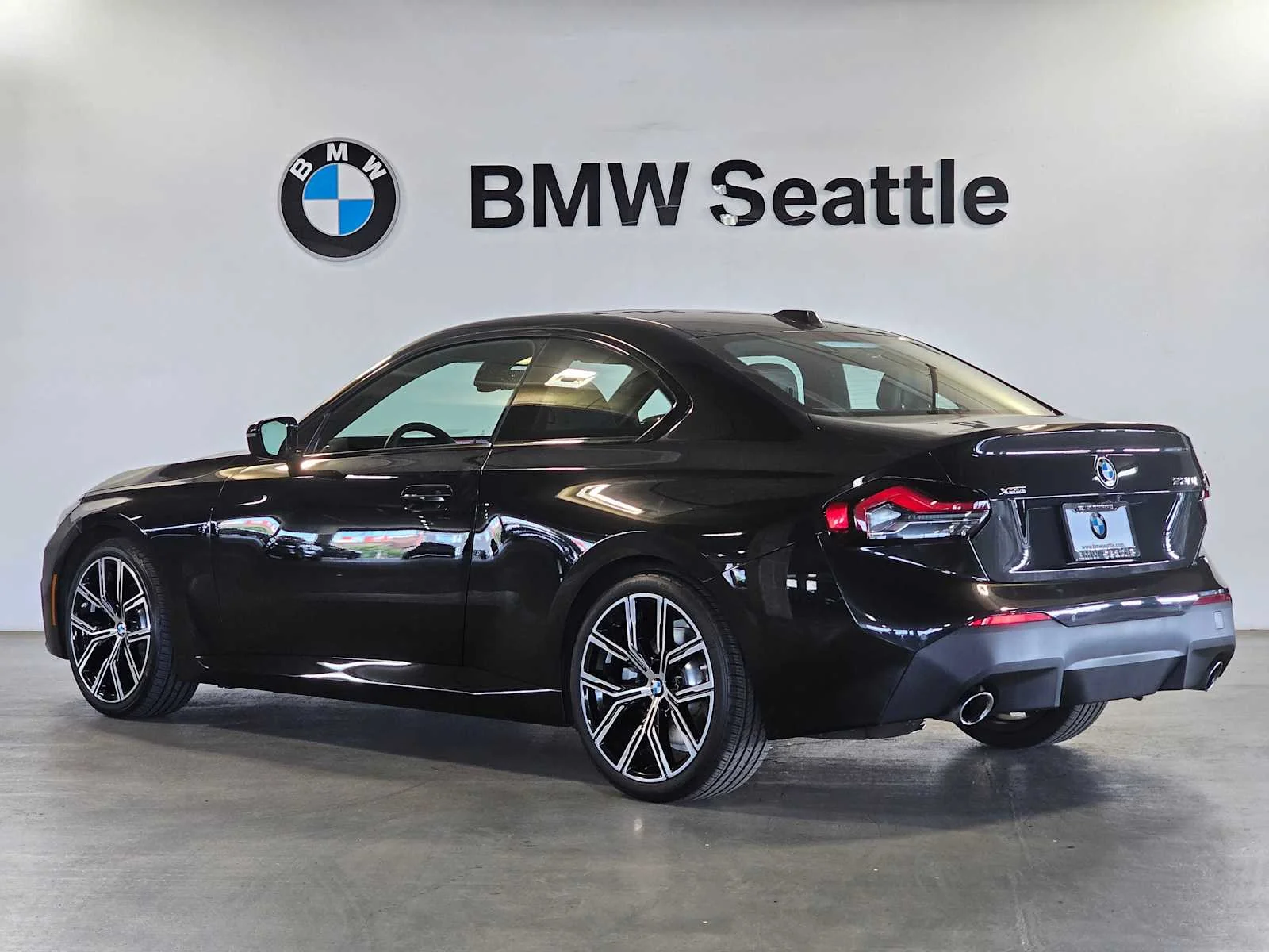 New 2026 Alpine White BMW M60 image 4