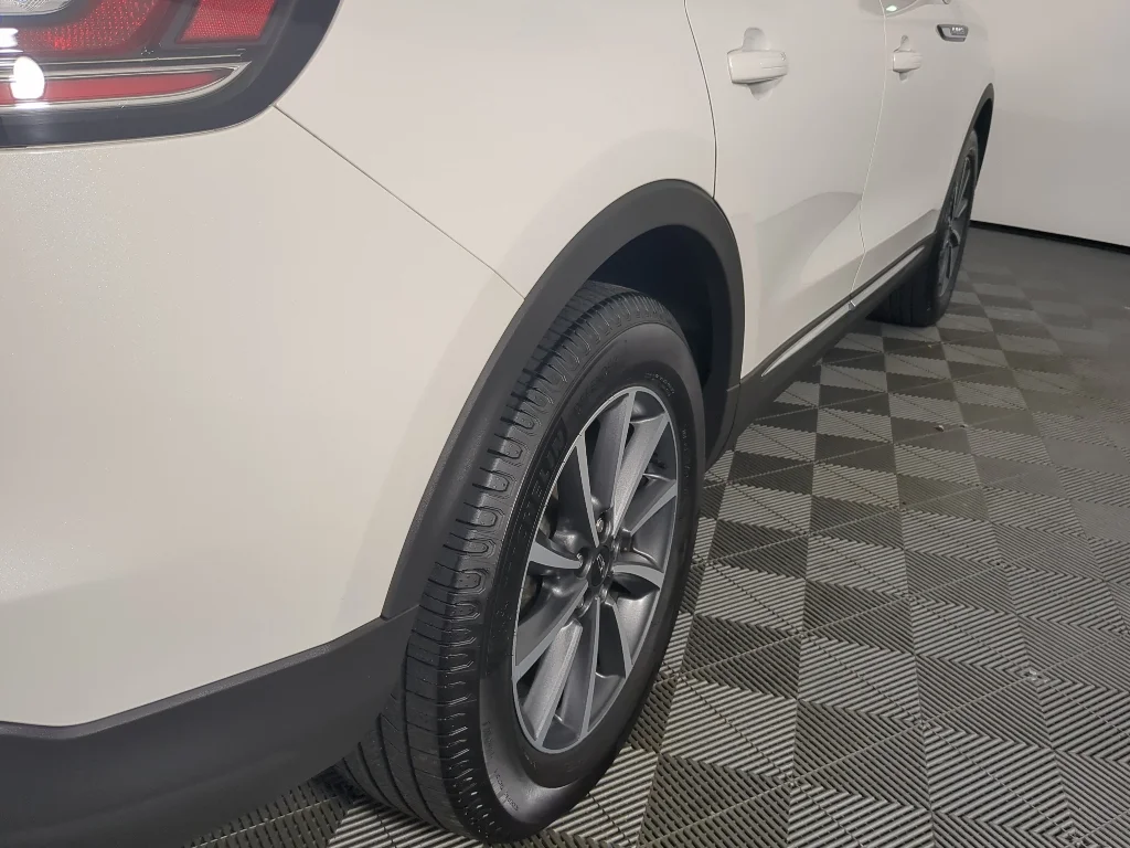 Used 2022 White Lincoln Standard image 9
