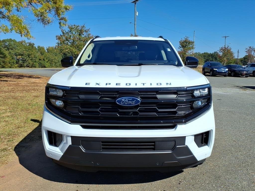 New 2025 Oxford White Ford Active image 2