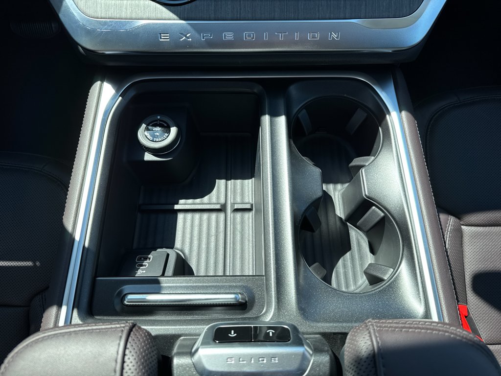 New 2026 Star White Metallic Tri-Coat Ford Platinum image 32