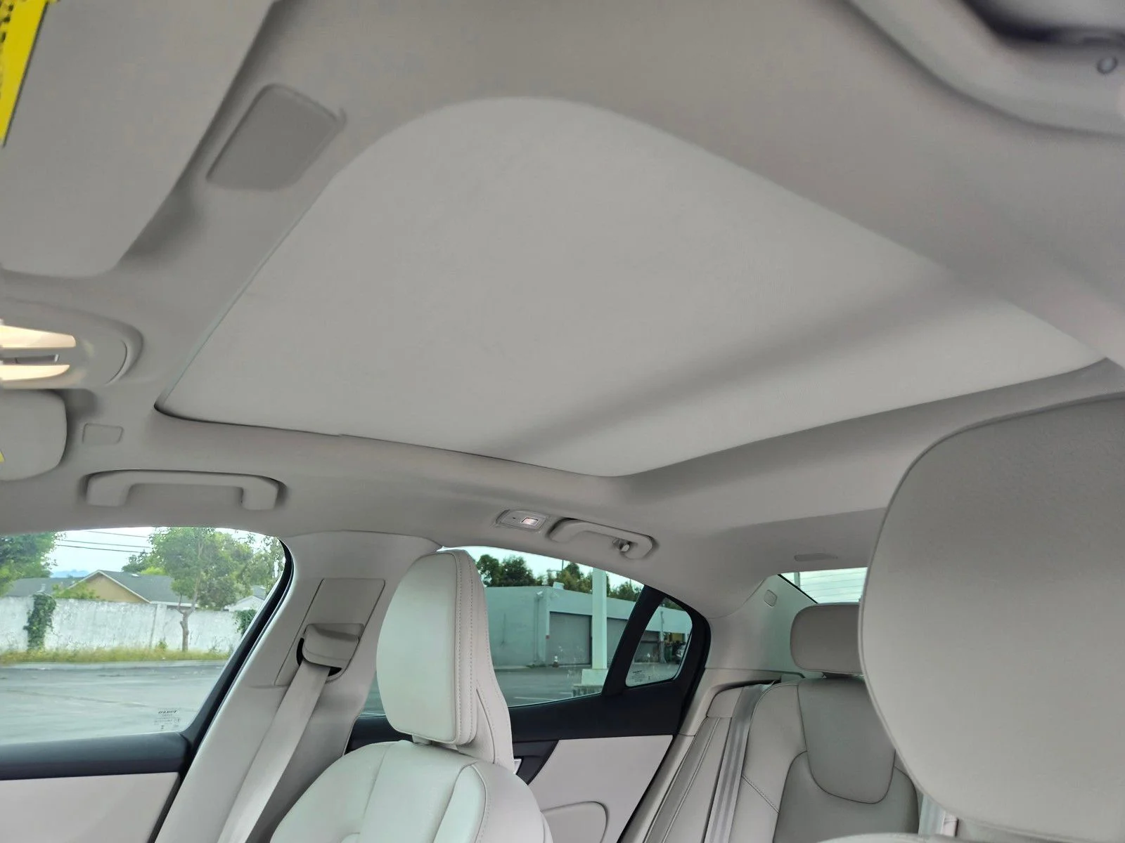 Certified Used 2025 Blue Volvo T8 Plus image 13