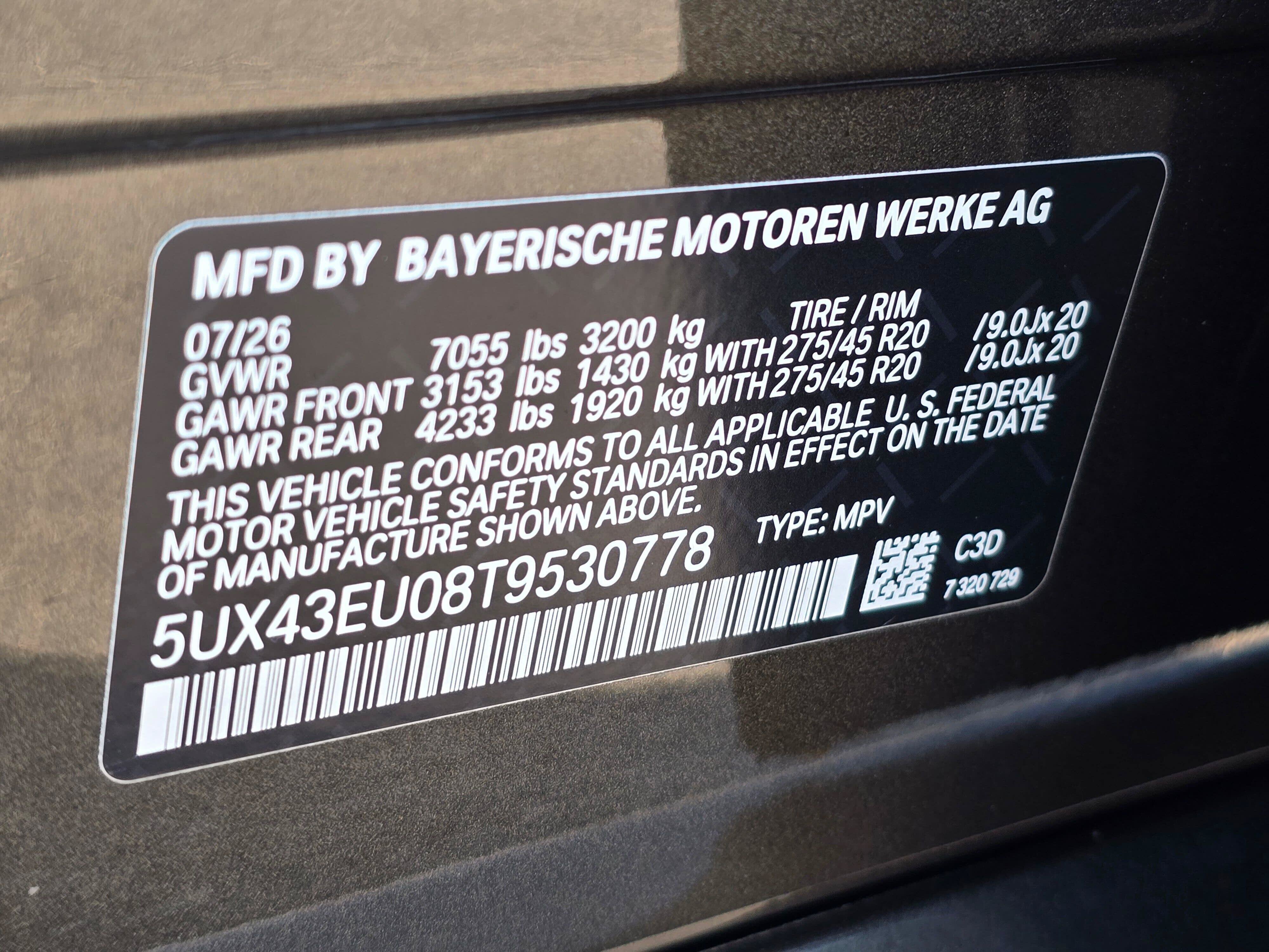 New 2026 Manhattan Green Metallic BMW xDrive50e image 30
