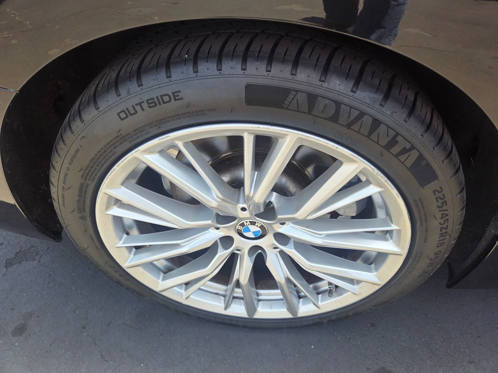 Used 2023 Black BMW 330i image 5