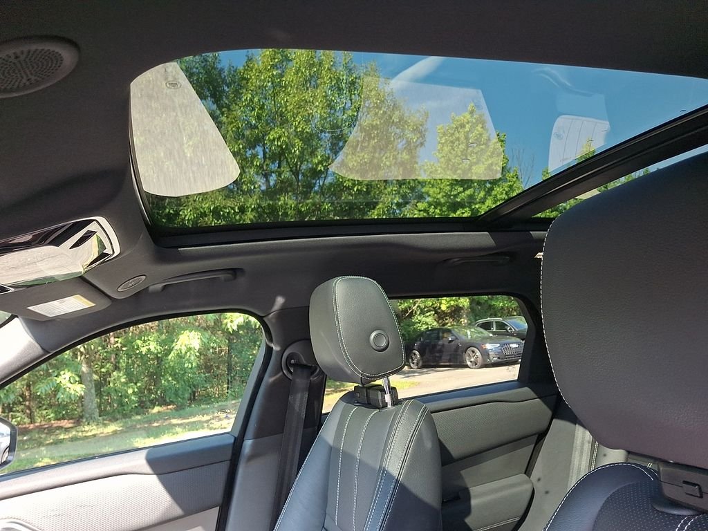 Used 2023 Fuji White Land Rover S image 14