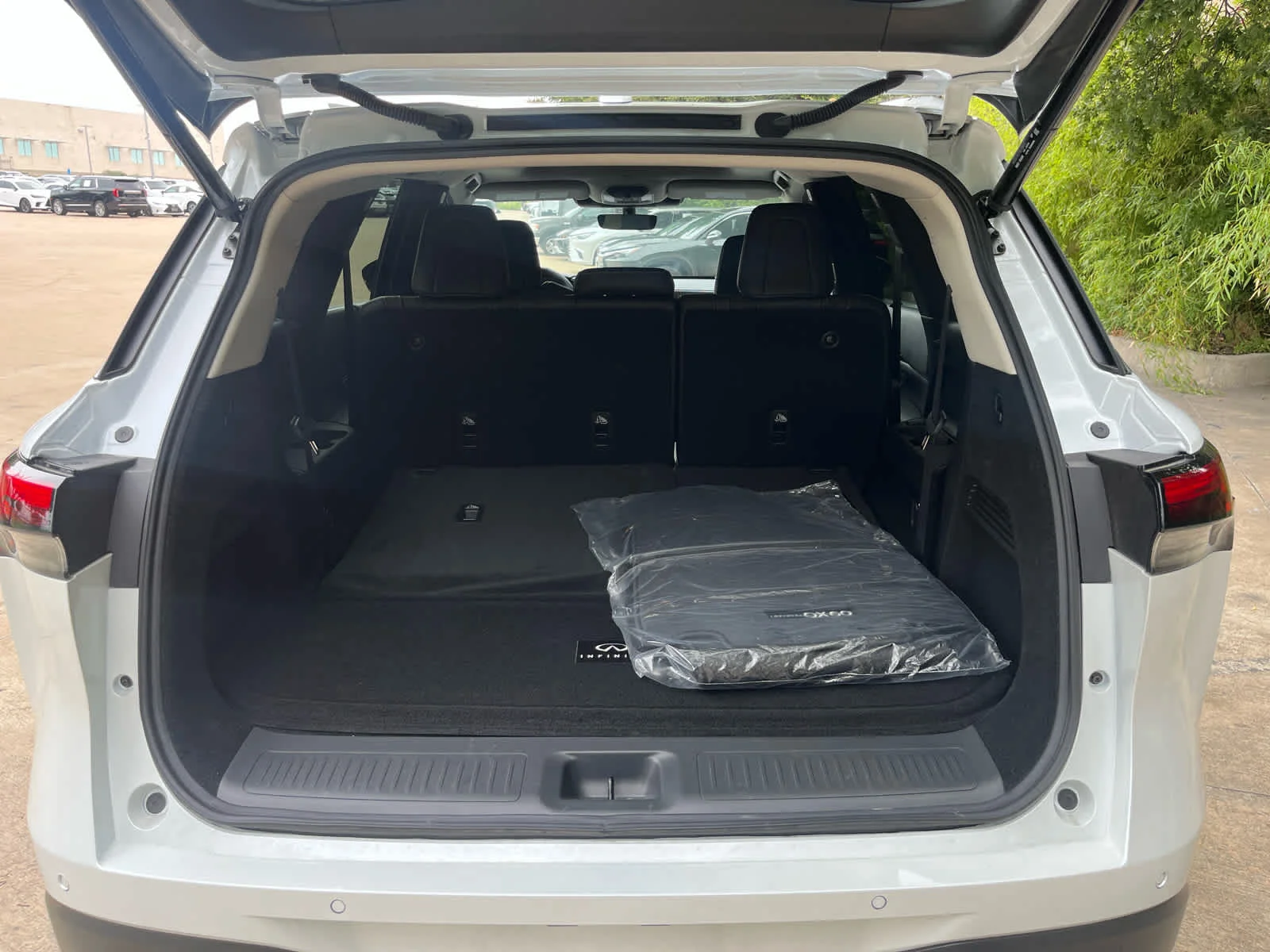 Certified Used 2026 Radiant White INFINITI LUXE image 16
