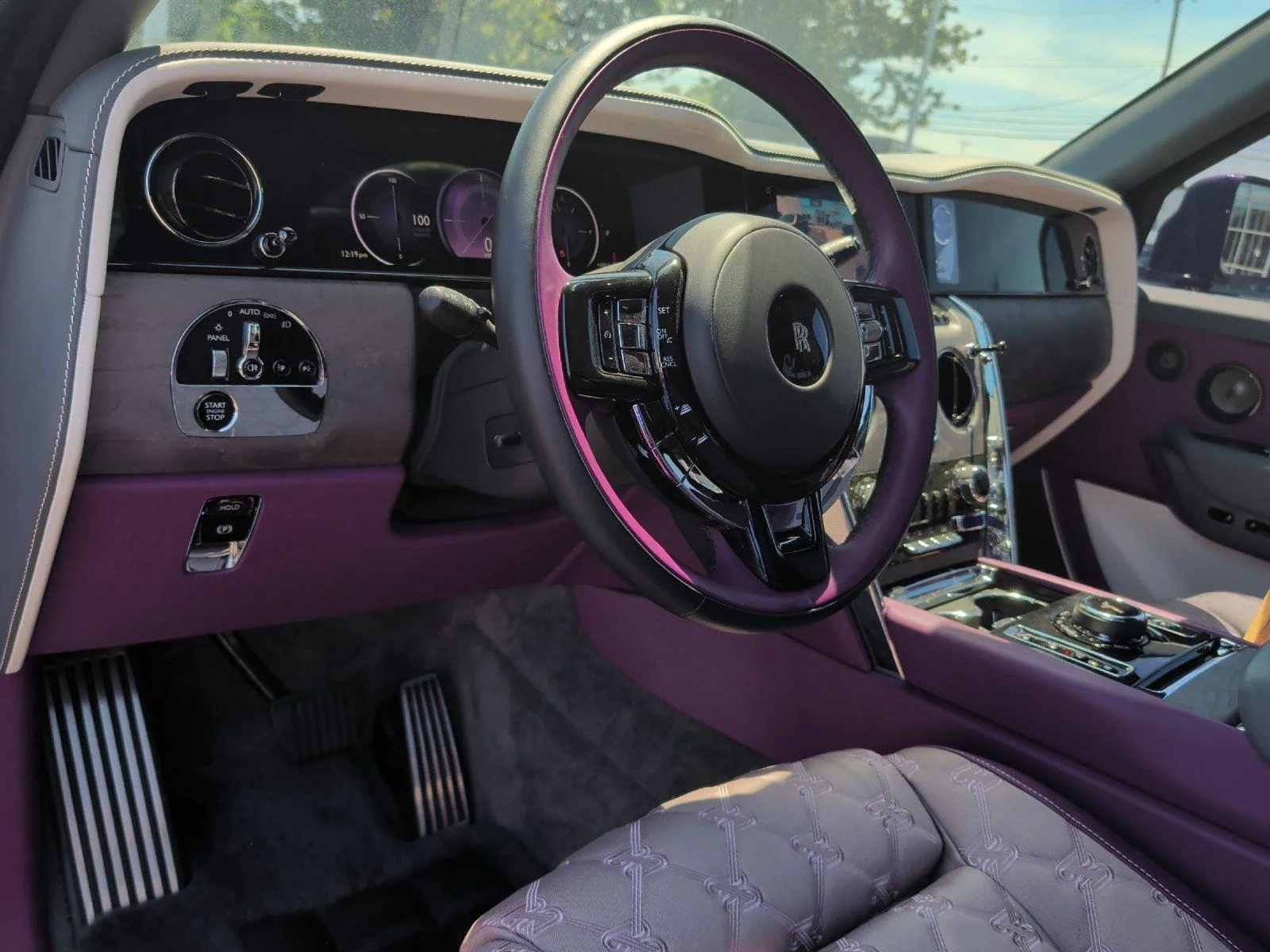 Used 2025 Belladonna Purple Rolls-Royce  image 15