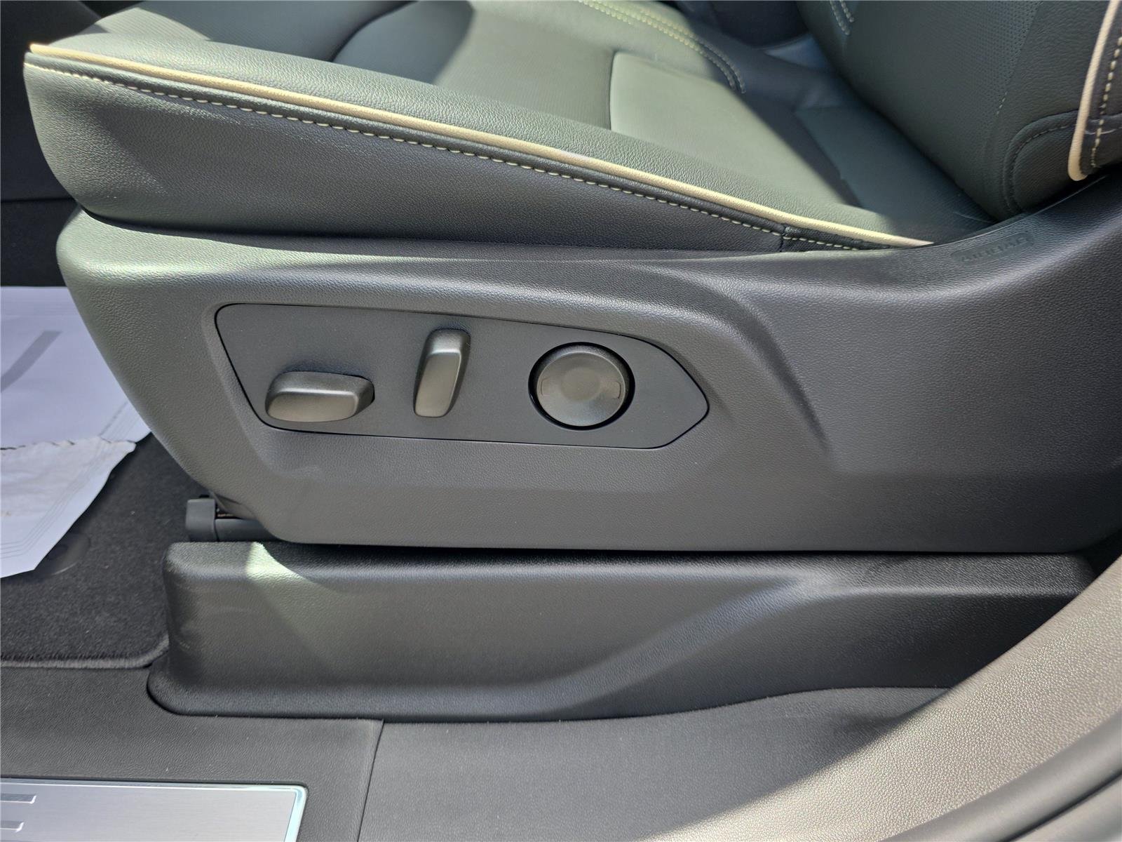 New 2026 Summit White GMC Elevation image 12