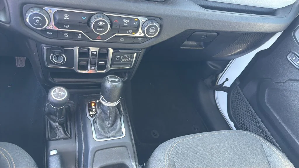 Used 2024 White Jeep Sport S image 24