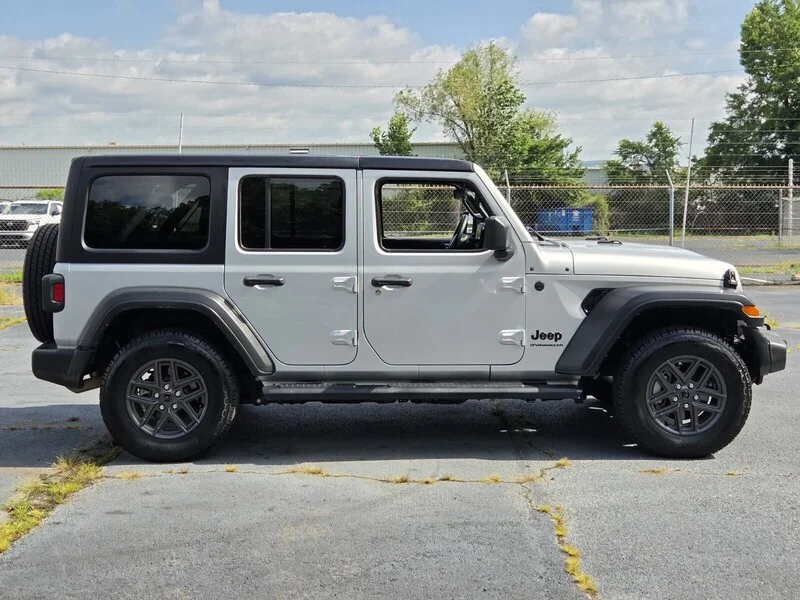 Used 2024 Silver Zynith Clearcoat JEEP SPORT S image 6