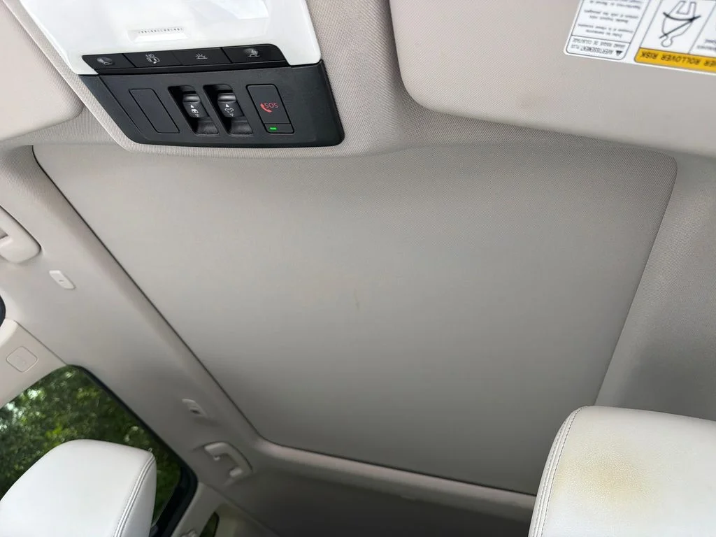 Used 2023 White Nissan SL image 22