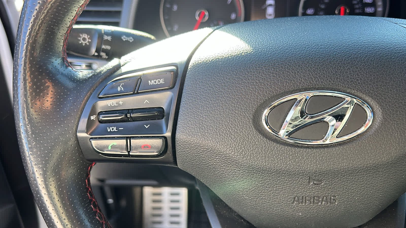 Used 2017 Ceramic White Hyundai Sport image 17