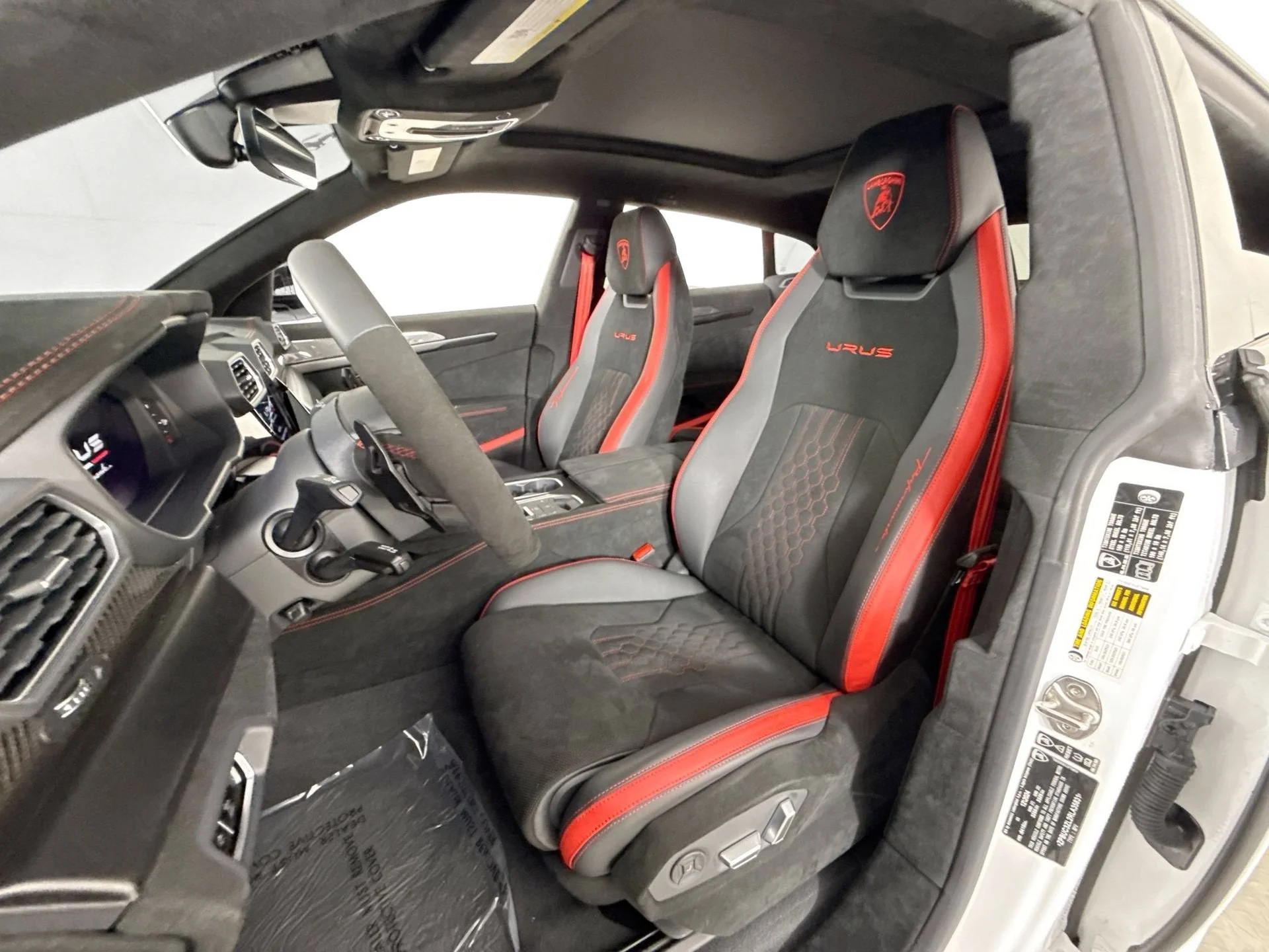 Used 2024 Bianco Monocerus Metallic Lamborghini Performante image 9
