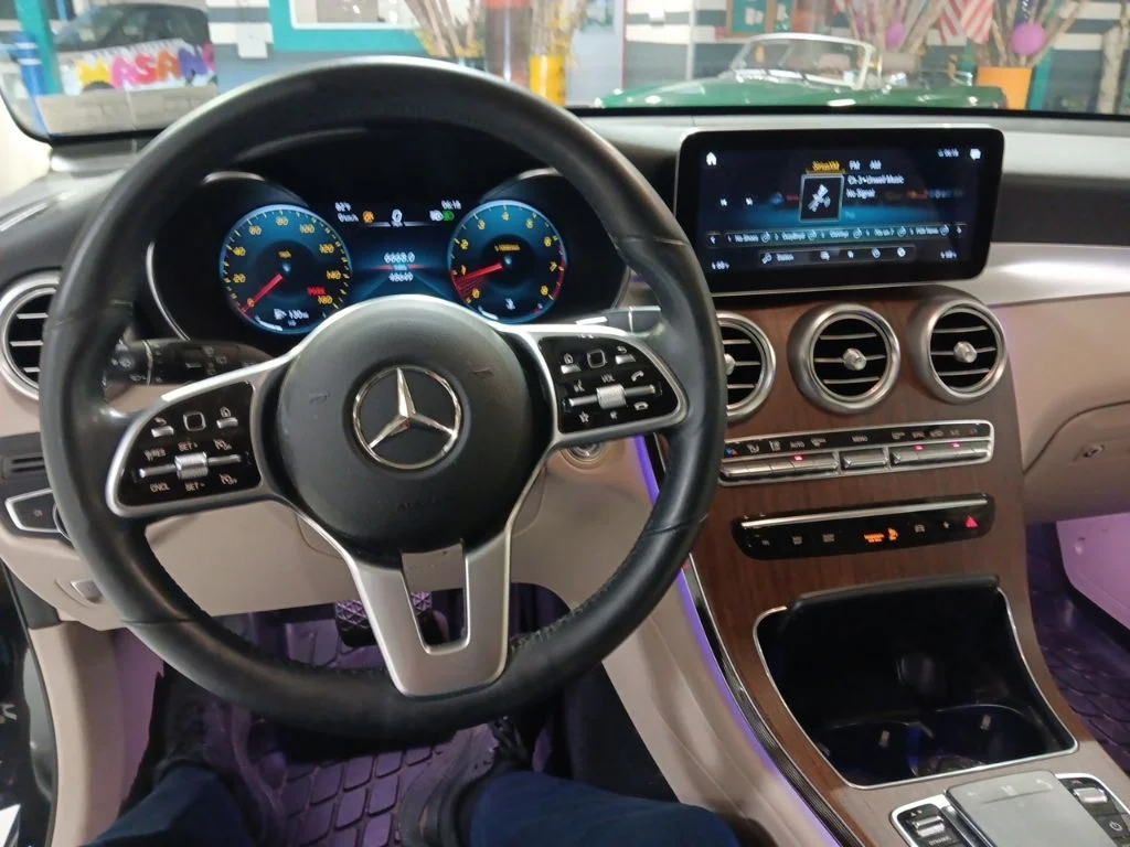 Used 2022 Black Mercedes-Benz GLC 300 image 5